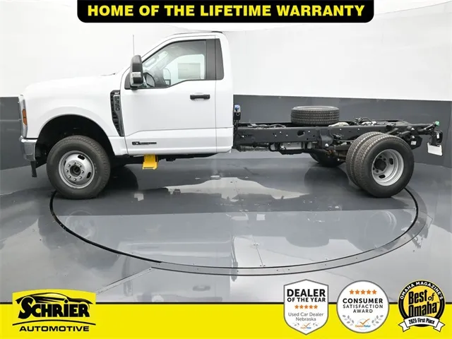2024 Ford F-350 Super Duty Chassis Cab XLT