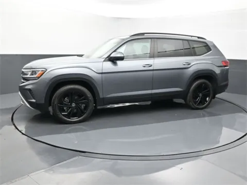 Photos of 2022 Volkswagen Atlas 3.6L V6 SE w/Technology for sale in Omaha, NE at Schrier Automotive Inc