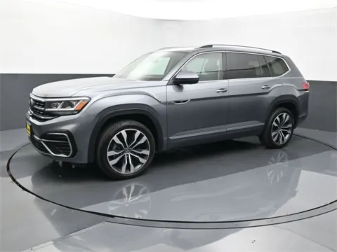 Photos of 2022 Volkswagen Atlas 3.6L V6 SEL Premium R-Line for sale in Omaha, NE at Schrier Automotive Inc