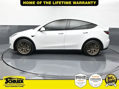 More photos of 2021 Tesla Model Y Long Range at Schrier Automotive Inc, NE