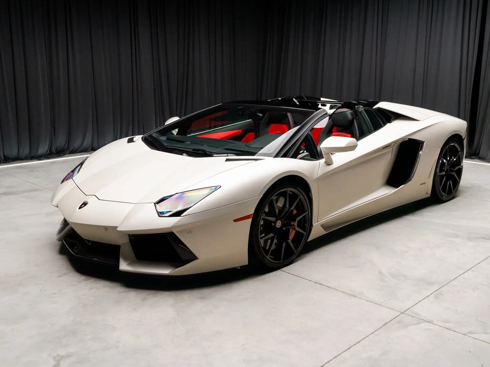 Photos of 2015 Lamborghini Aventador LP700-4 for sale in New Albany, IN at HyperCars