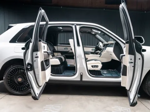 More photos of 2023 Rolls-Royce Cullinan at HyperCars, IN
