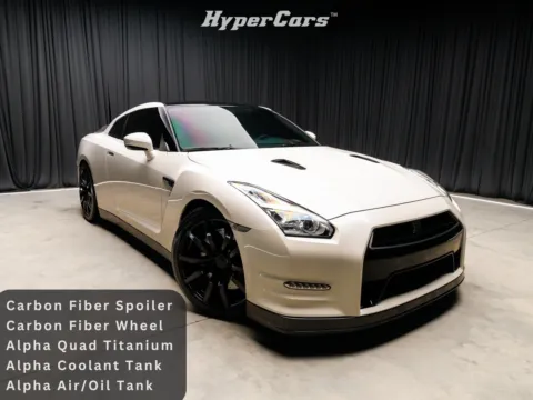 White 2015 Nissan GT-R Premium for sale in New Albany, IN