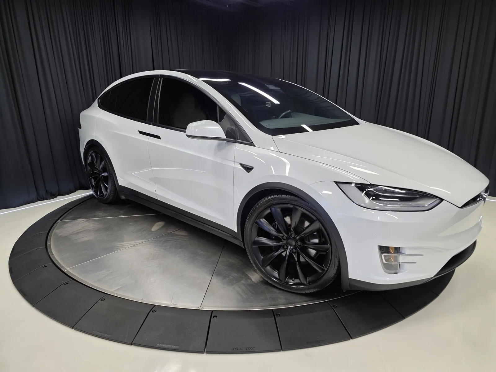 Photos of 2020 Tesla Model X Long Range for sale in New Albany, IN at HyperCars