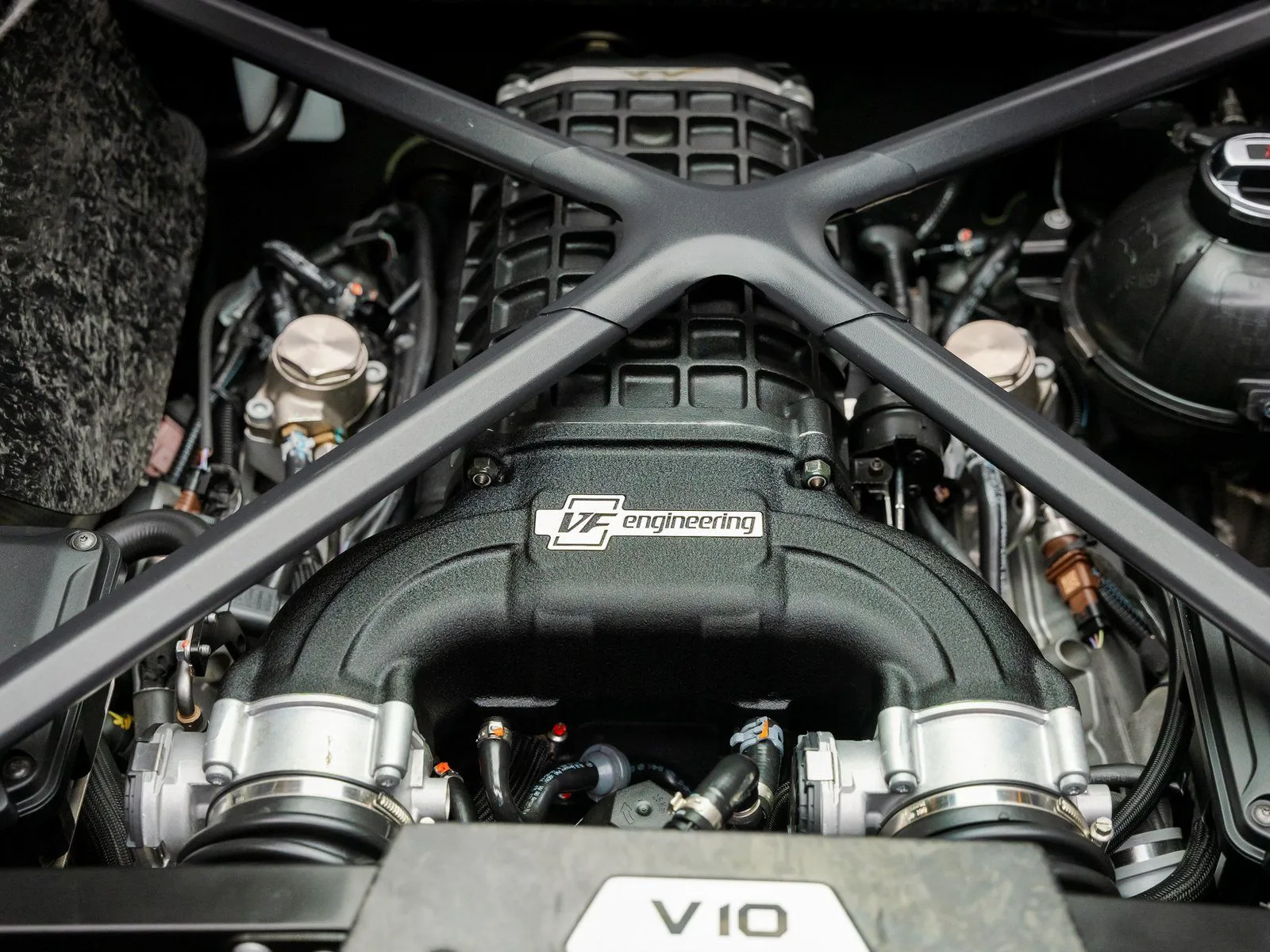 Photos of 2016 Lamborghini Huracan LP580-2 for sale in New Albany, IN at HyperCars