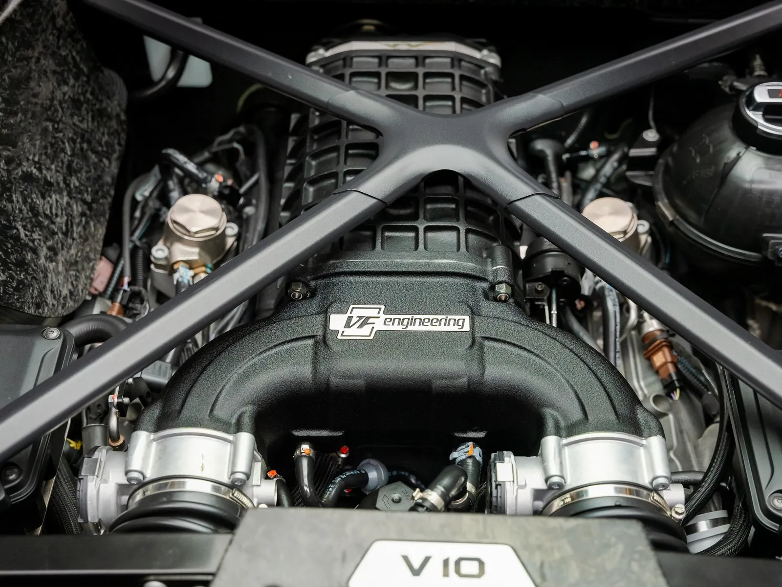 Photos of 2016 Lamborghini Huracan LP580-2 for sale in New Albany, IN at HyperCars