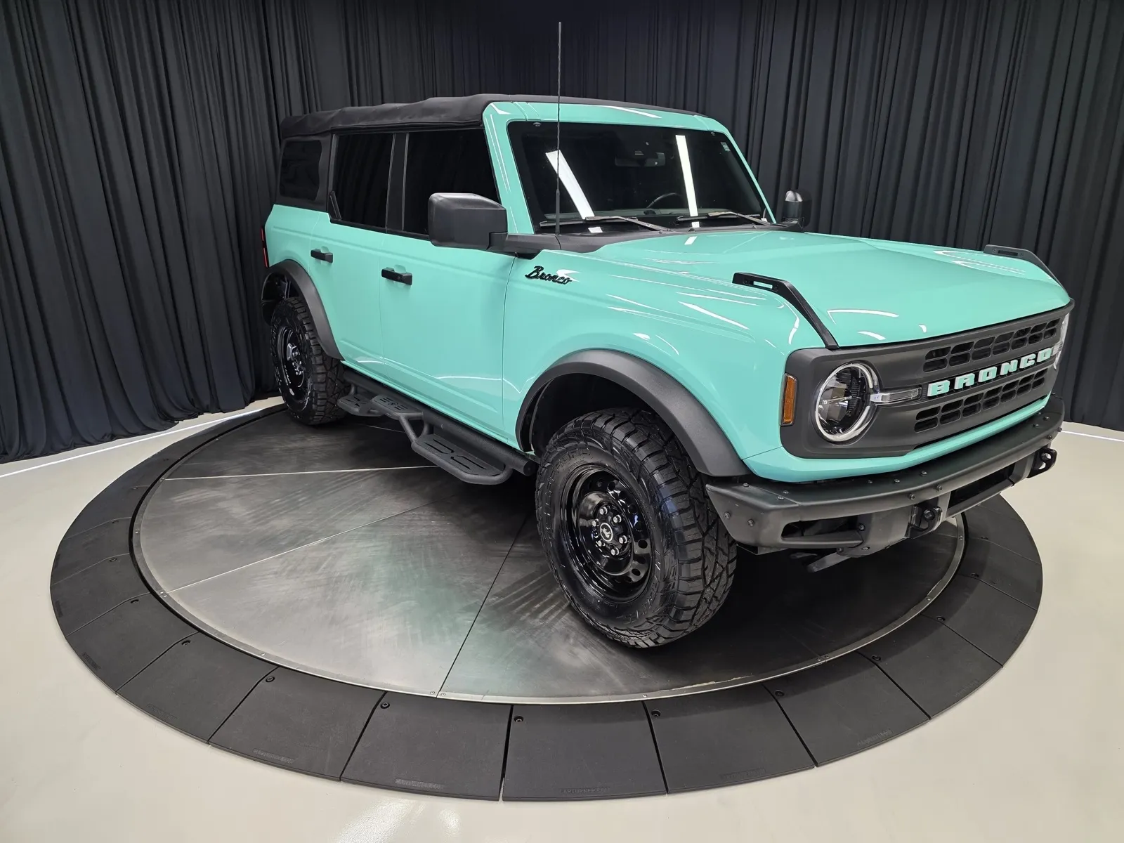 More photos of 2021 Ford Bronco Black Diamond at HyperCars, IN