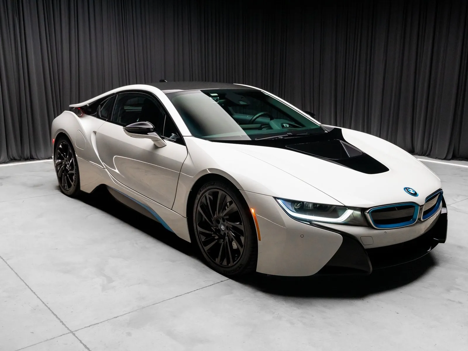Photos of 2015 BMW i8 for sale in New Albany, IN at HyperCars