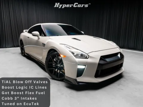 White 2017 Nissan GT-R Premium for sale in New Albany, IN