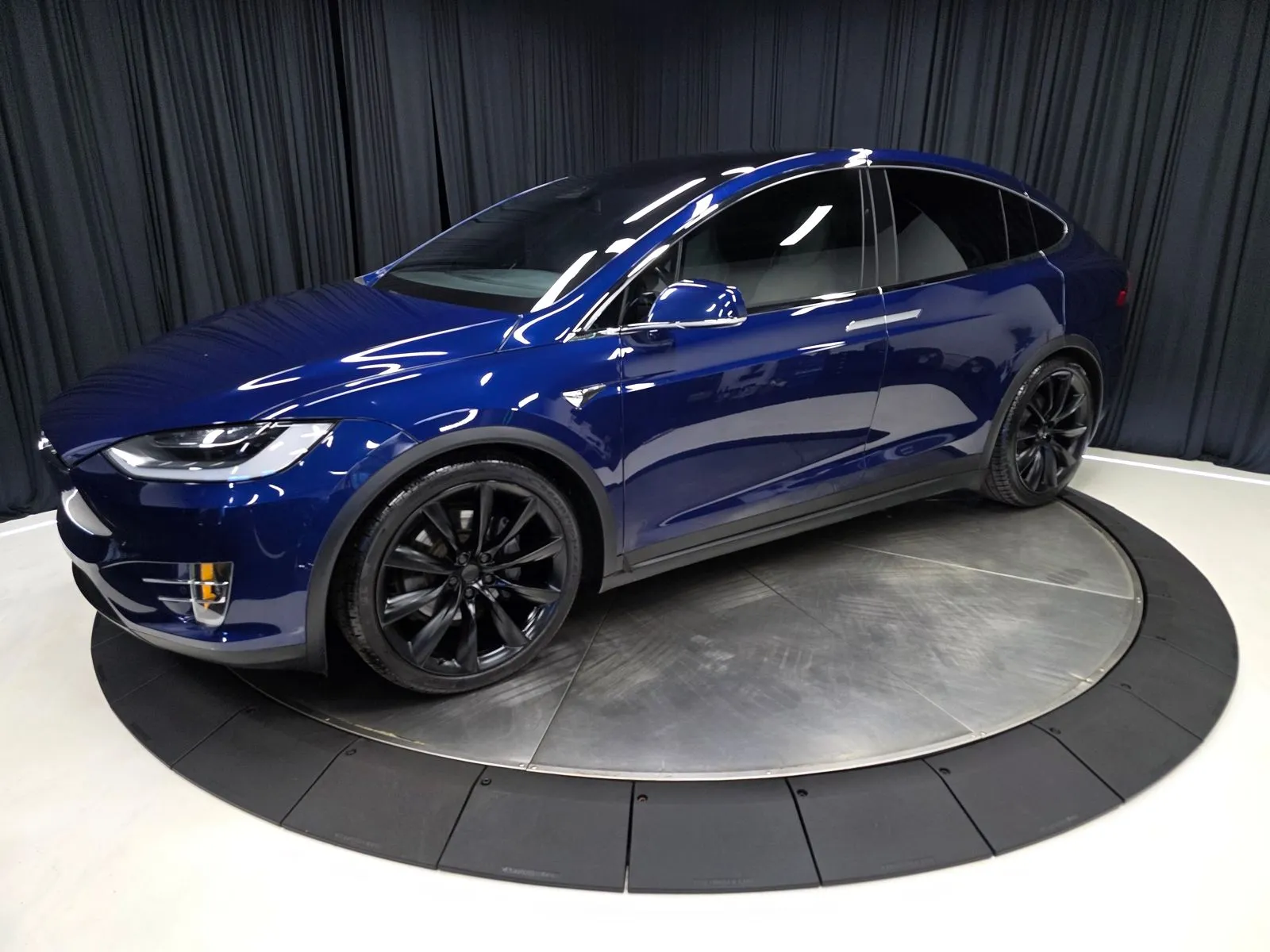 2018 Tesla Model X 100D - Photo 9