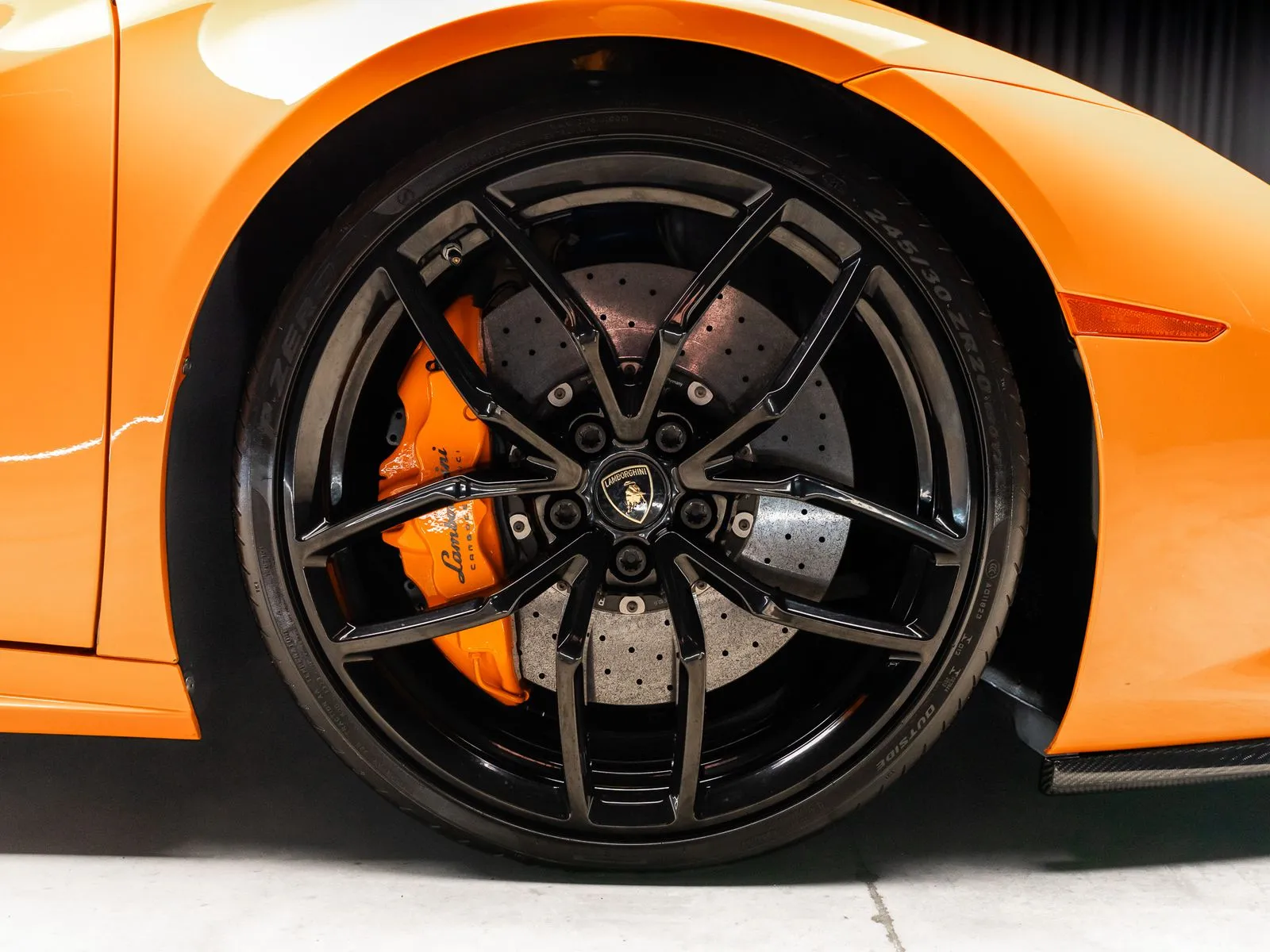 More photos of 2015 Lamborghini Huracan LP610-4 at HyperCars, IN