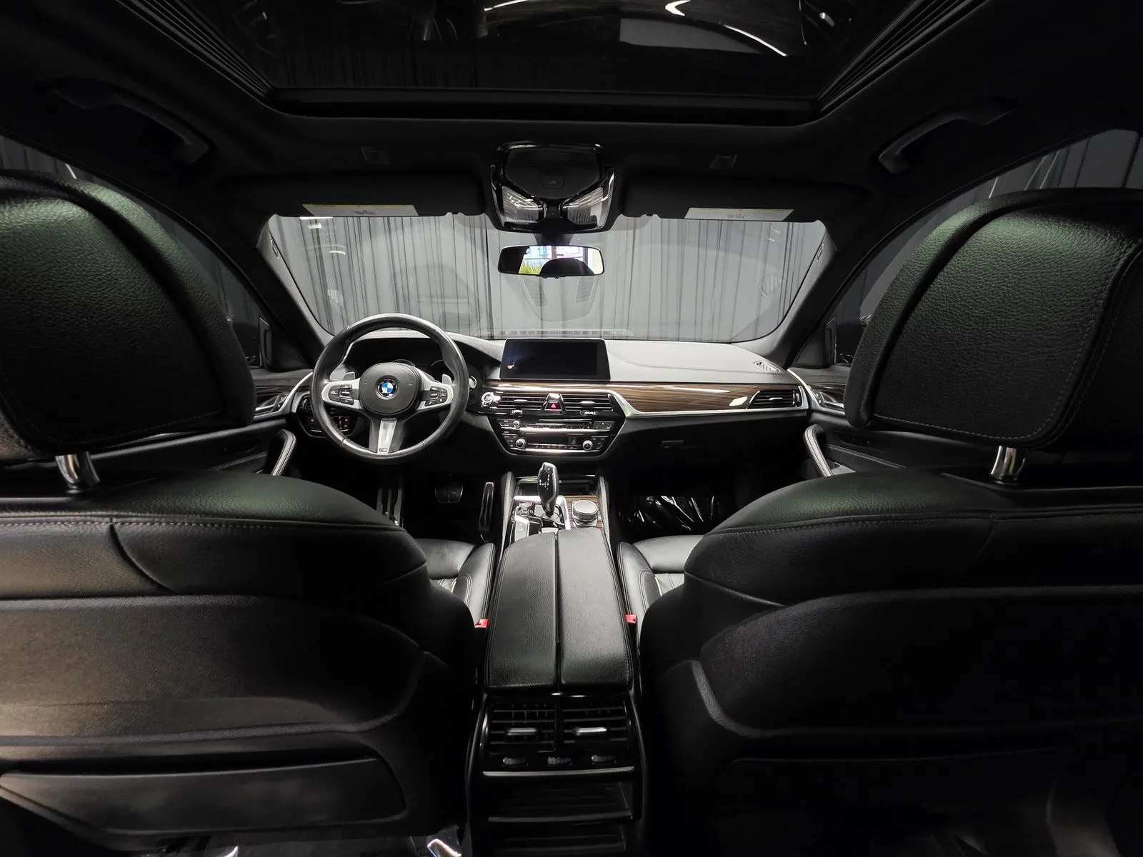 Photos of 2018 BMW 5 Series 540i for sale in New Albany, IN at HyperCars