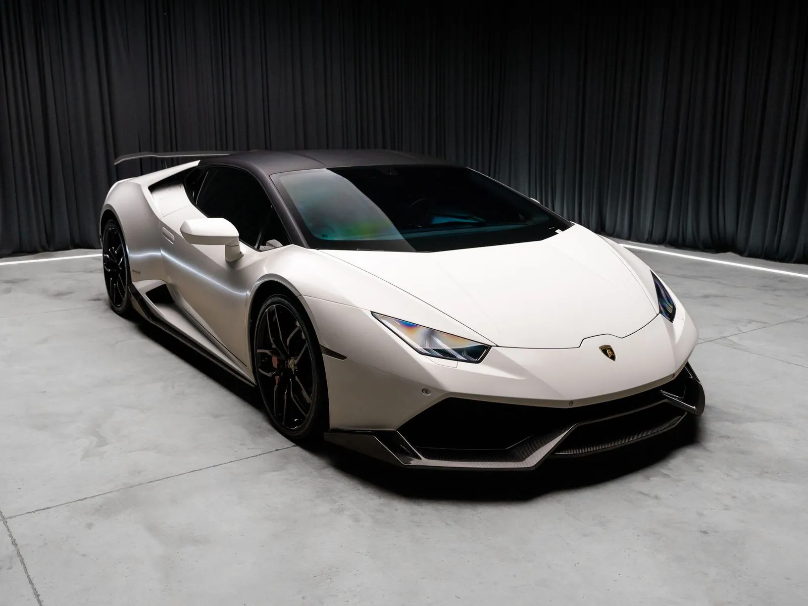 Photos of 2015 Lamborghini Huracan LP610-4 for sale in New Albany, IN at HyperCars
