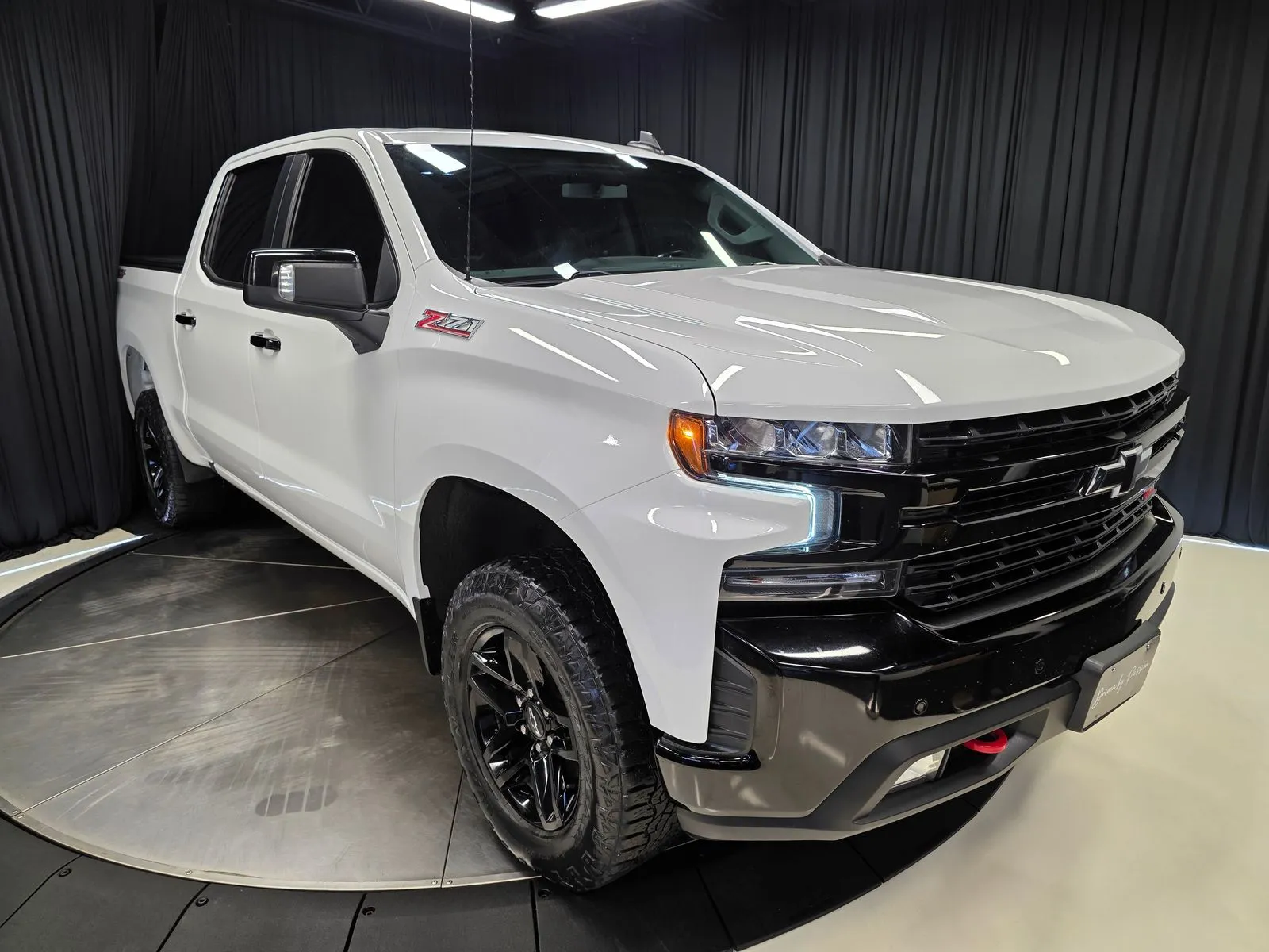 Another view of 2019 Chevrolet Silverado 1500 LT Trail Boss for sale in New Albany, IN at HyperCars