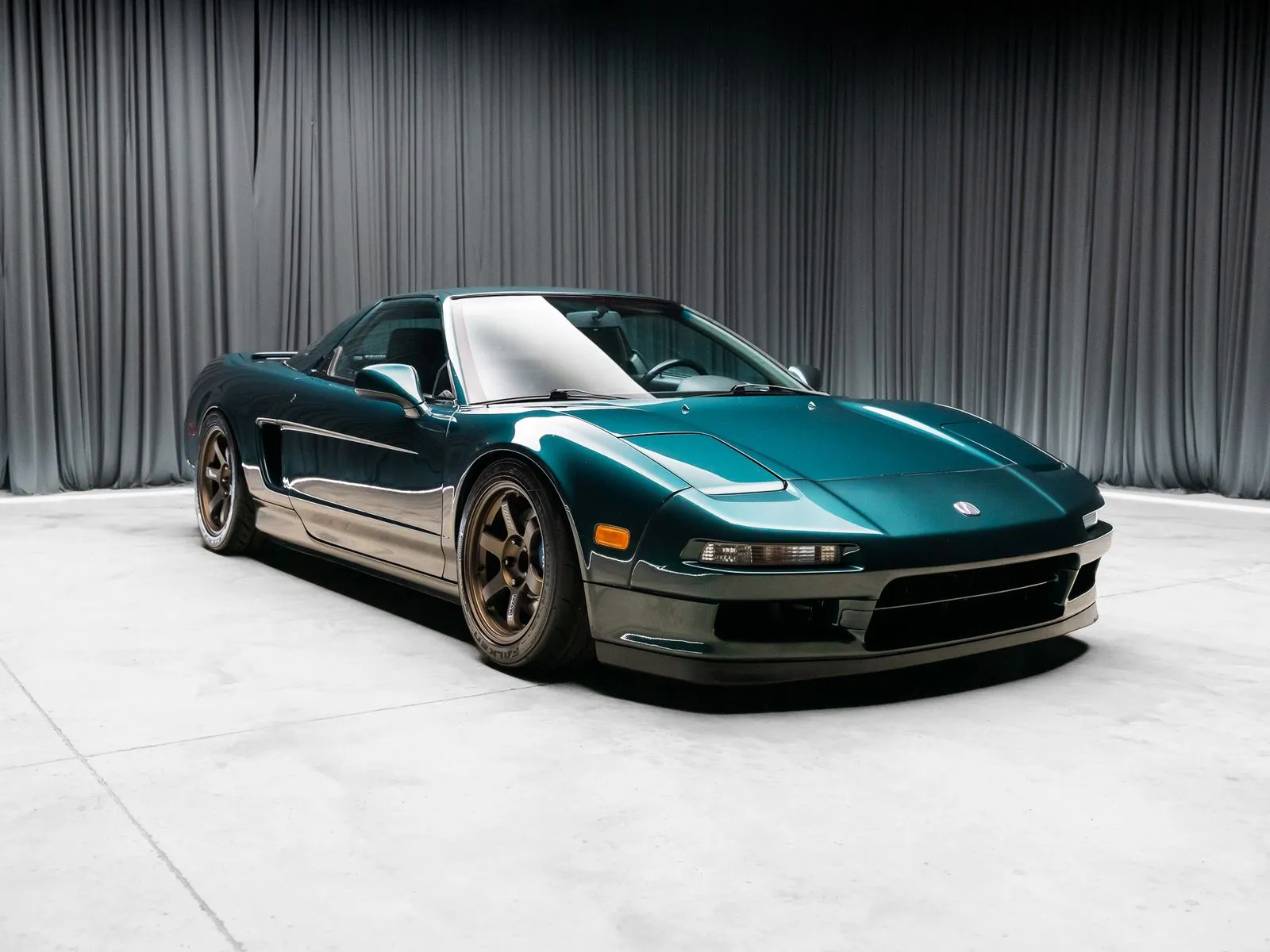 Photos of 1994 Acura NSX for sale in New Albany, IN at HyperCars