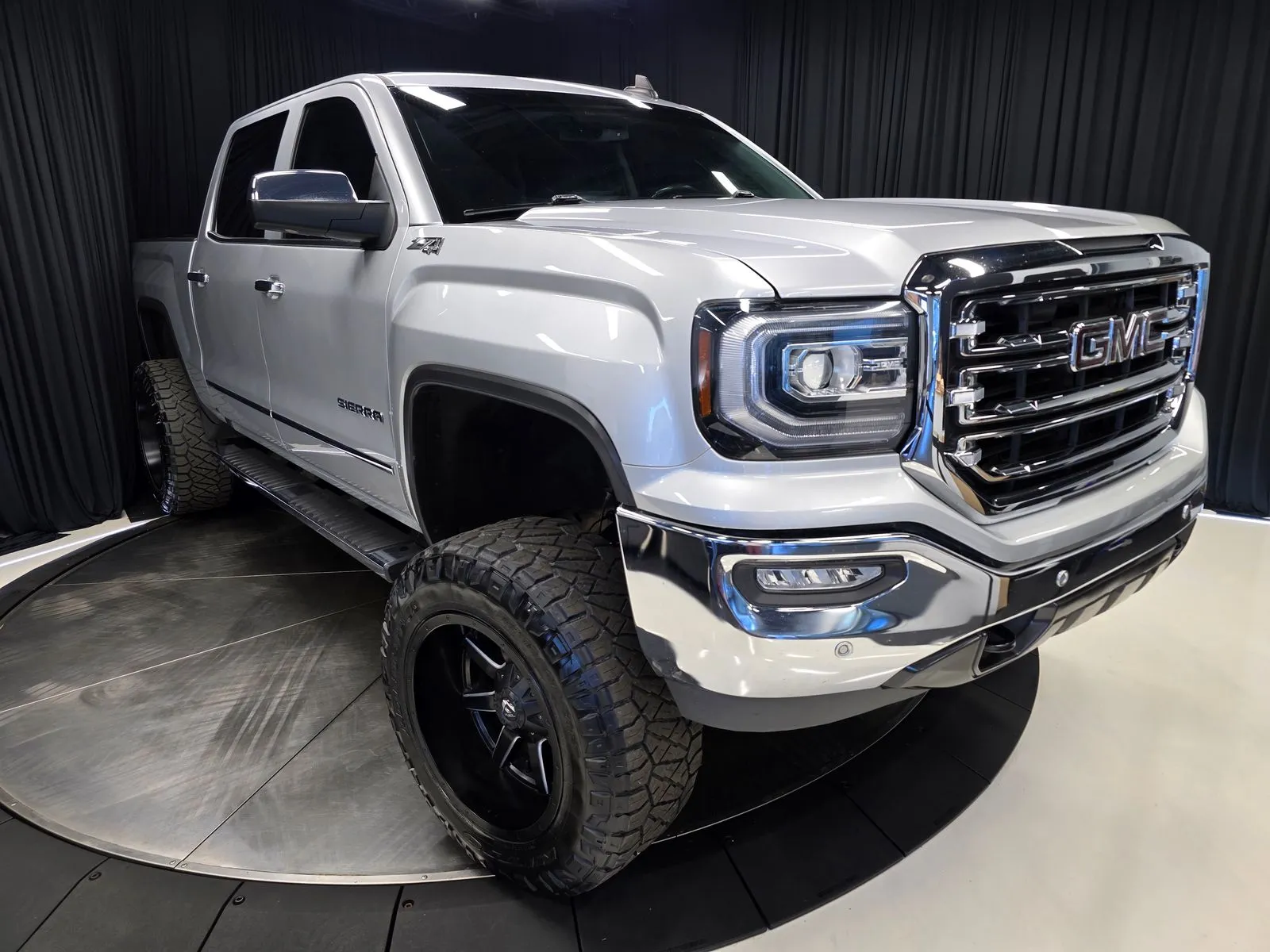 Another view of 2018 GMC Sierra 1500 SLT for sale in New Albany, IN at HyperCars