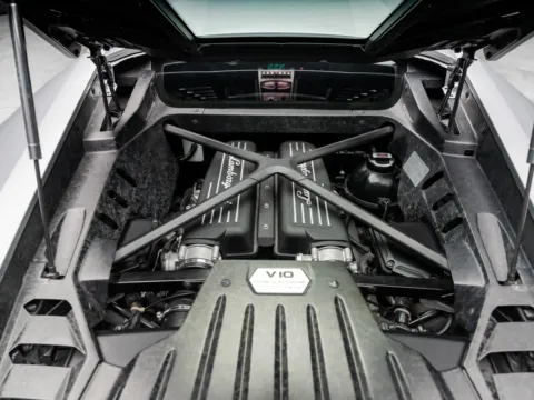 More photos of 2015 Lamborghini Huracan LP610-4 at HyperCars, IN