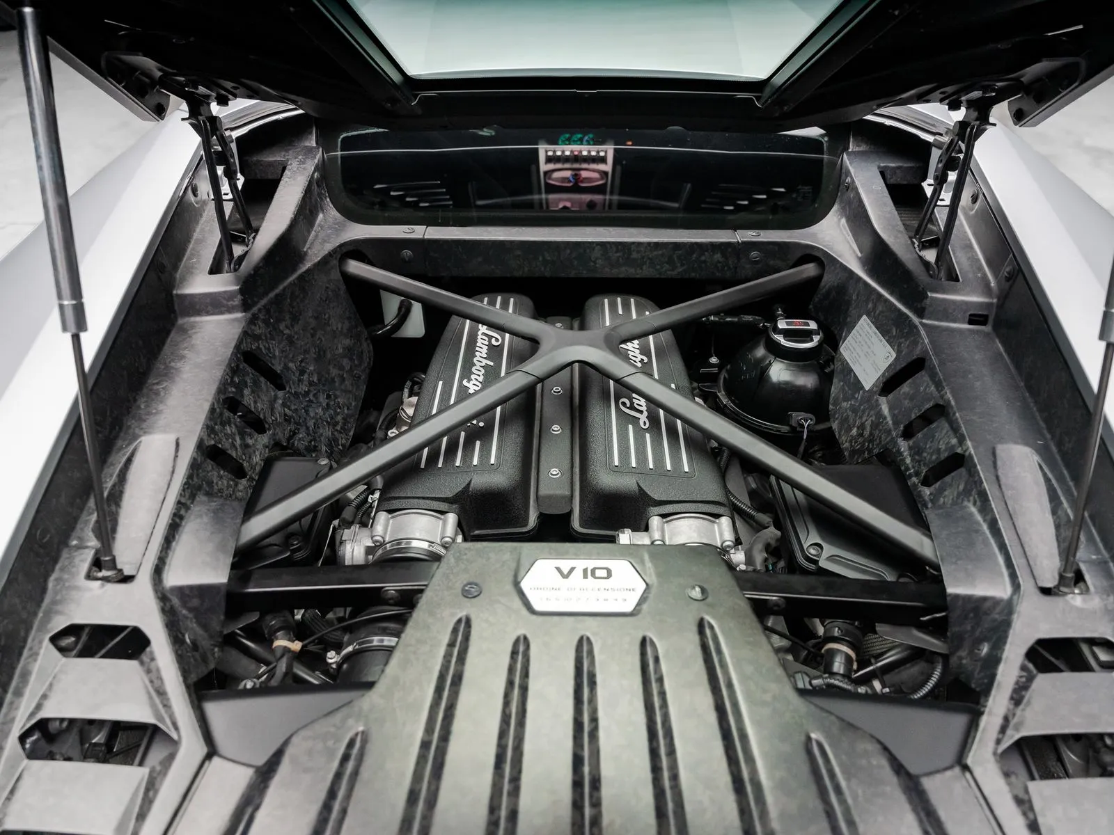 More photos of 2015 Lamborghini Huracan LP610-4 at HyperCars, IN