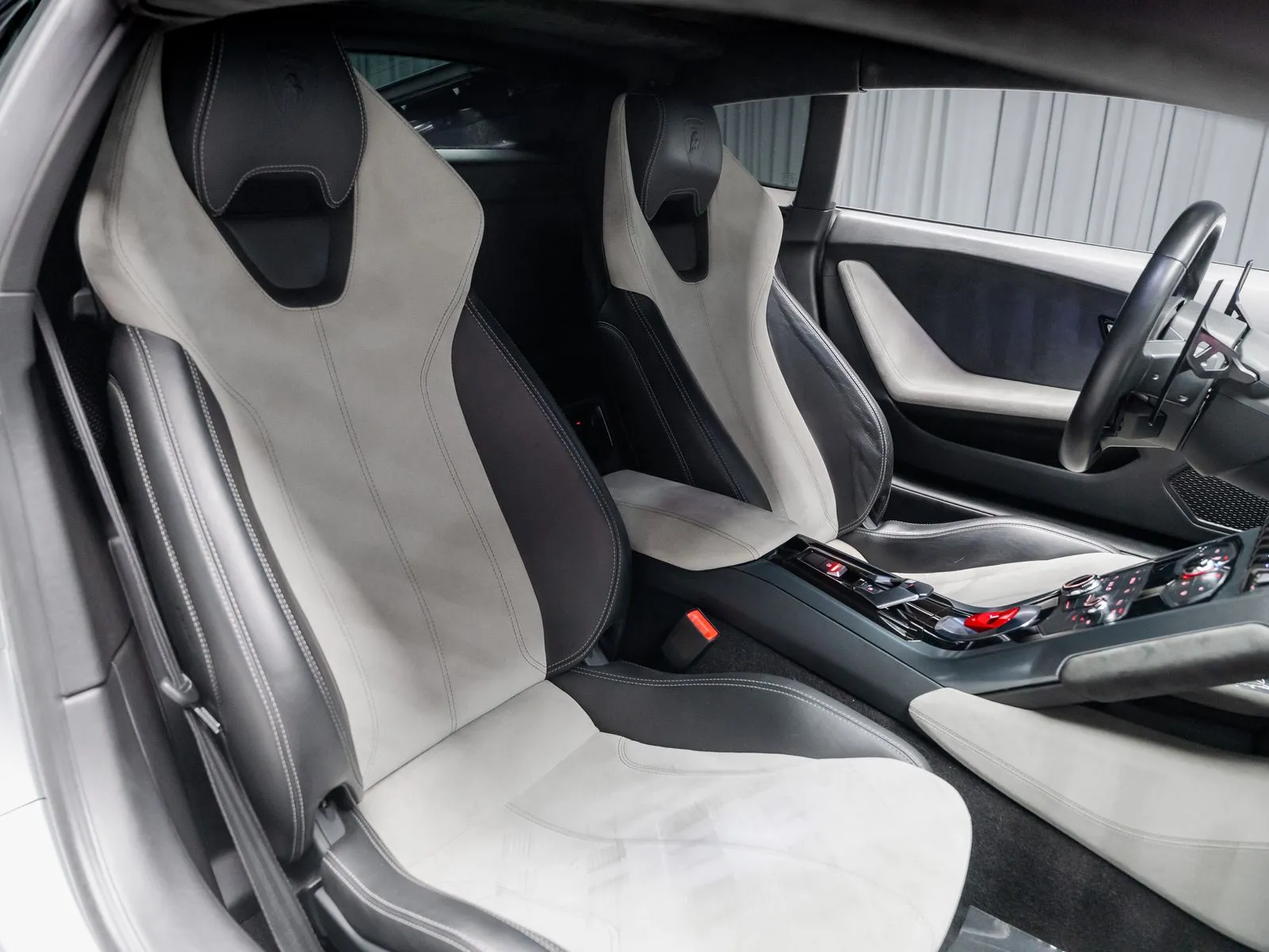 More photos of 2015 Lamborghini Huracan LP610-4 at HyperCars, IN