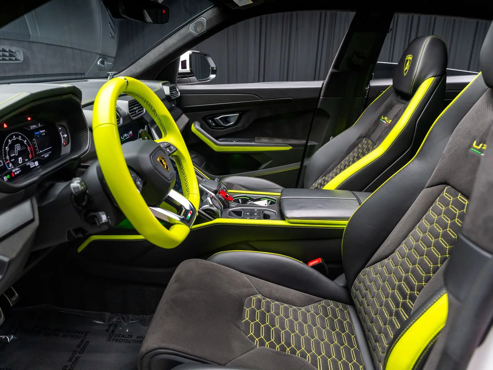 More photos of 2022 Lamborghini Urus Pearl Capsule at HyperCars, IN