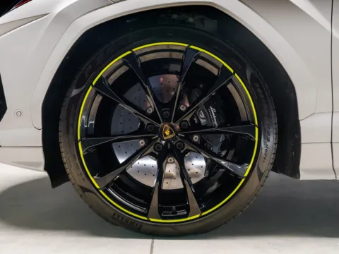 More photos of 2022 Lamborghini Urus Pearl Capsule at HyperCars, IN