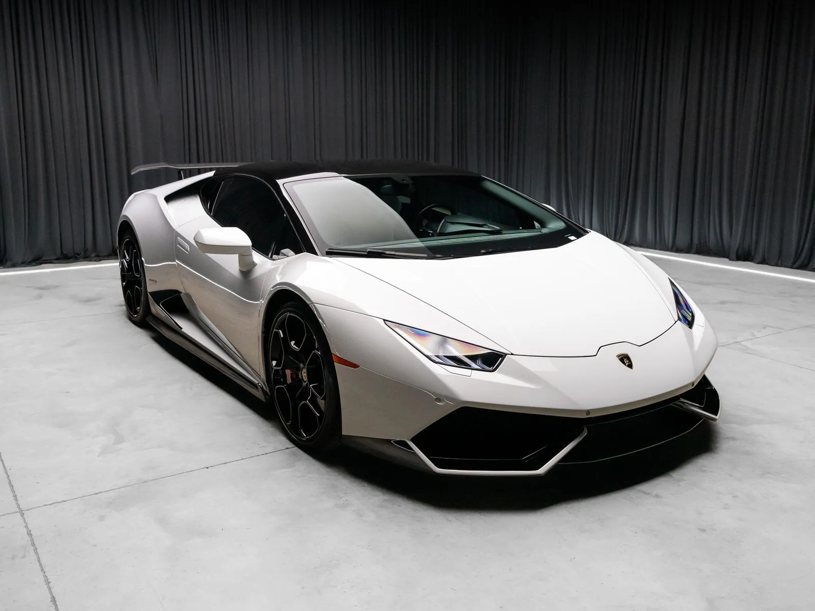 Photos of 2016 Lamborghini Huracan LP610-4 for sale in New Albany, IN at HyperCars