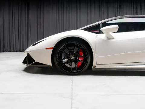 More photos of 2016 Lamborghini Huracan LP610-4 at HyperCars, IN