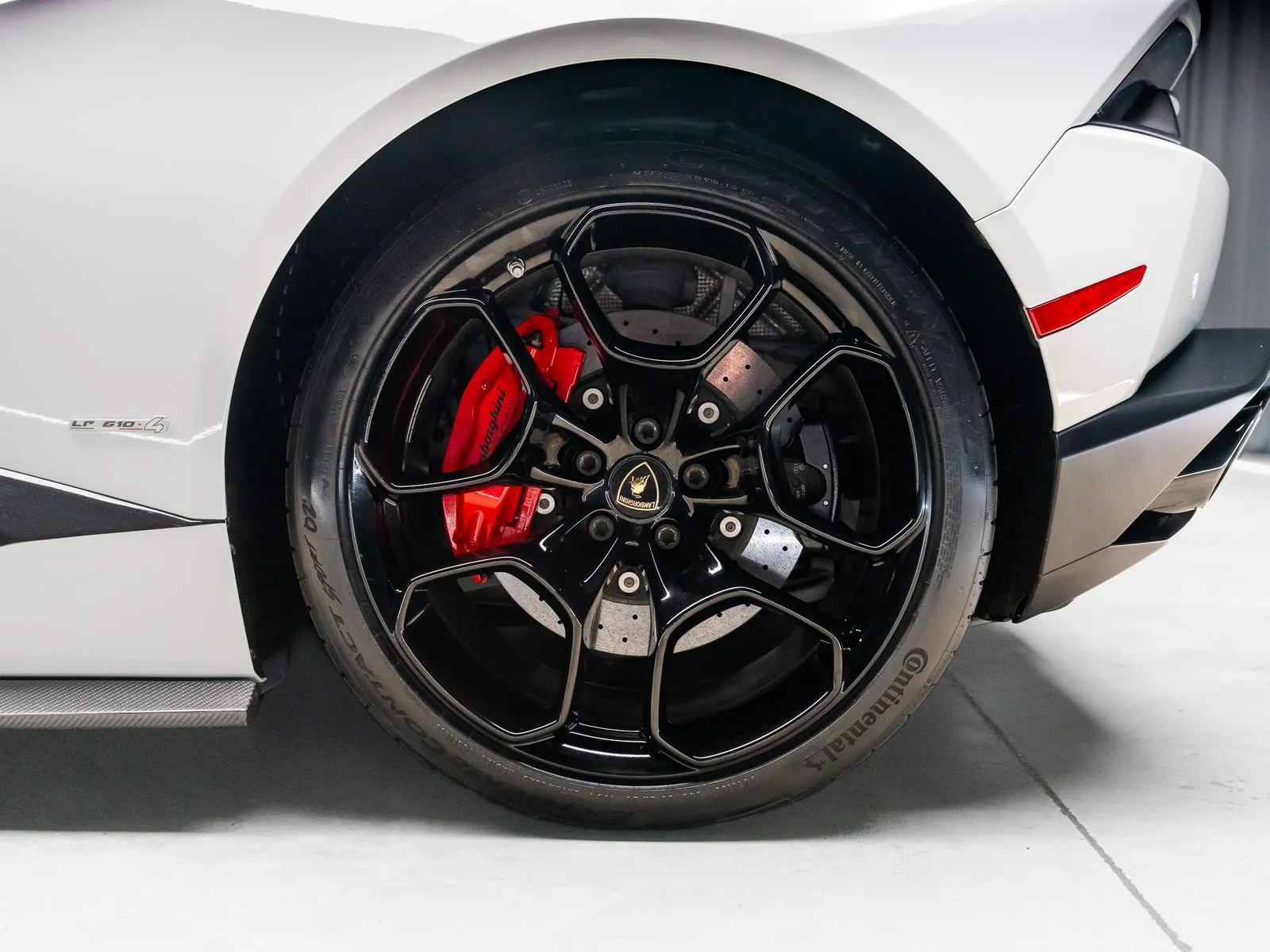 More photos of 2016 Lamborghini Huracan LP610-4 at HyperCars, IN