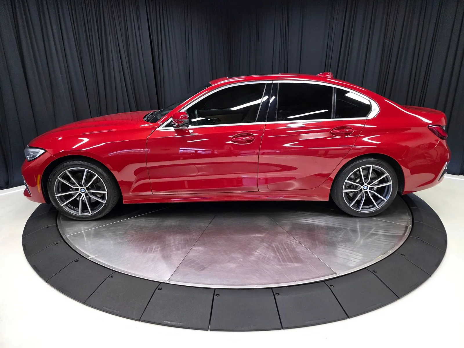 2022 BMW 3 Series 330i - Photo 10