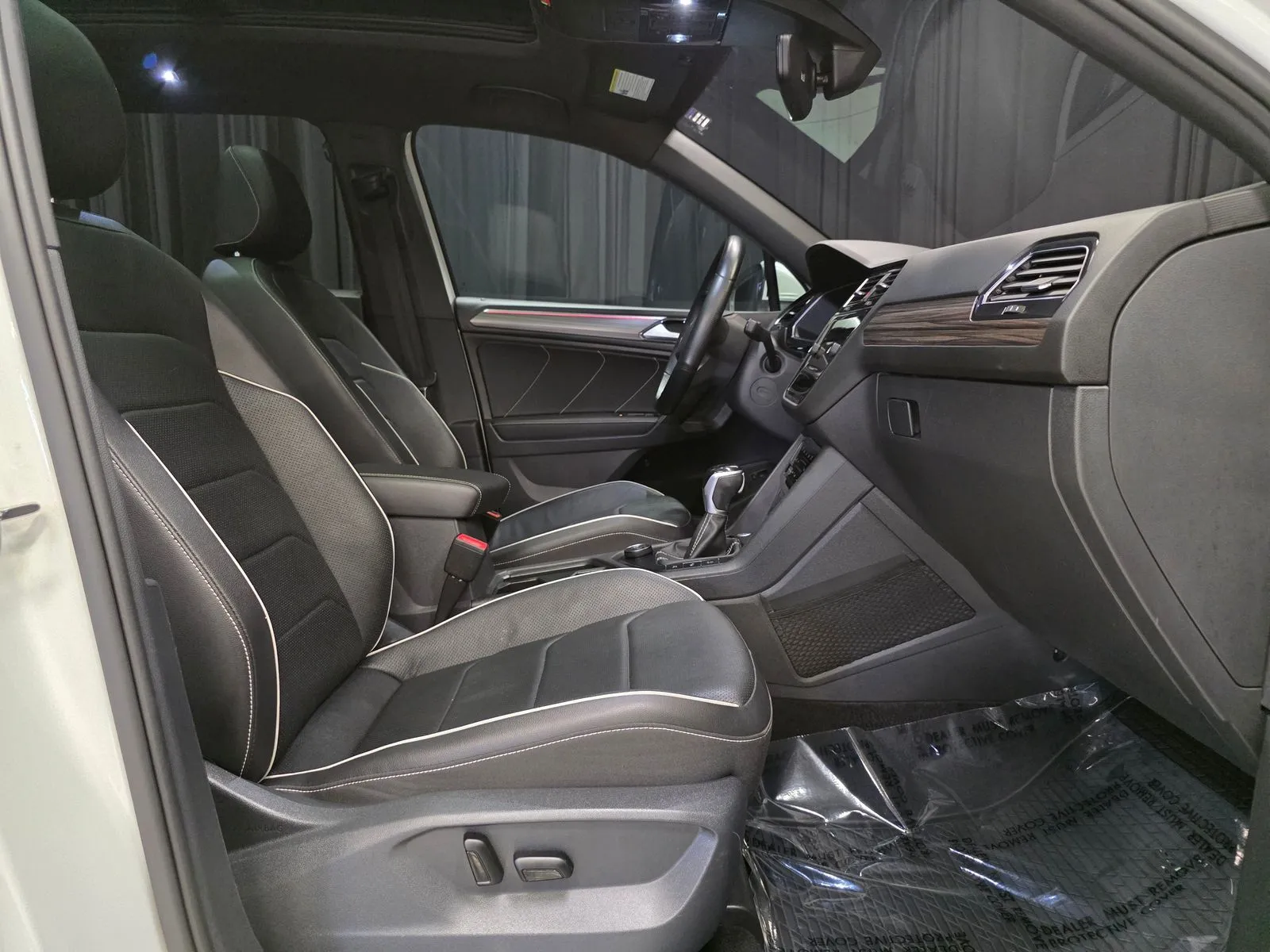 More photos of 2022 Volkswagen Tiguan 2.0T SEL R-Line at HyperCars, IN