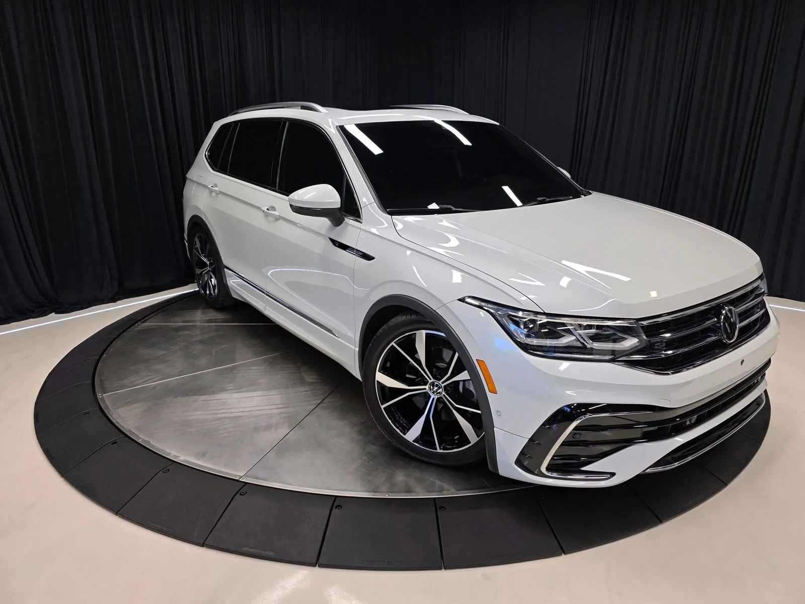 White 2022 Volkswagen Tiguan 2.0T SEL R-Line for sale in New Albany, IN