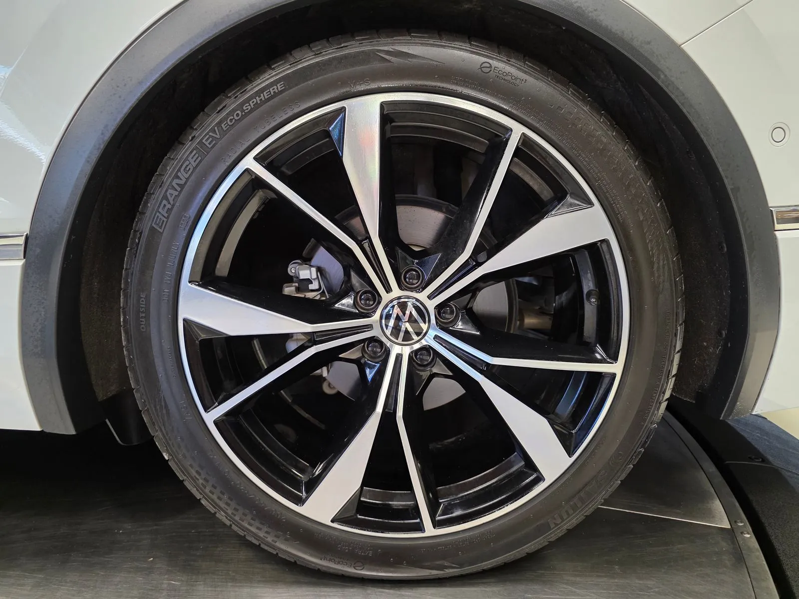 Another view of 2022 Volkswagen Tiguan 2.0T SEL R-Line for sale in New Albany, IN at HyperCars
