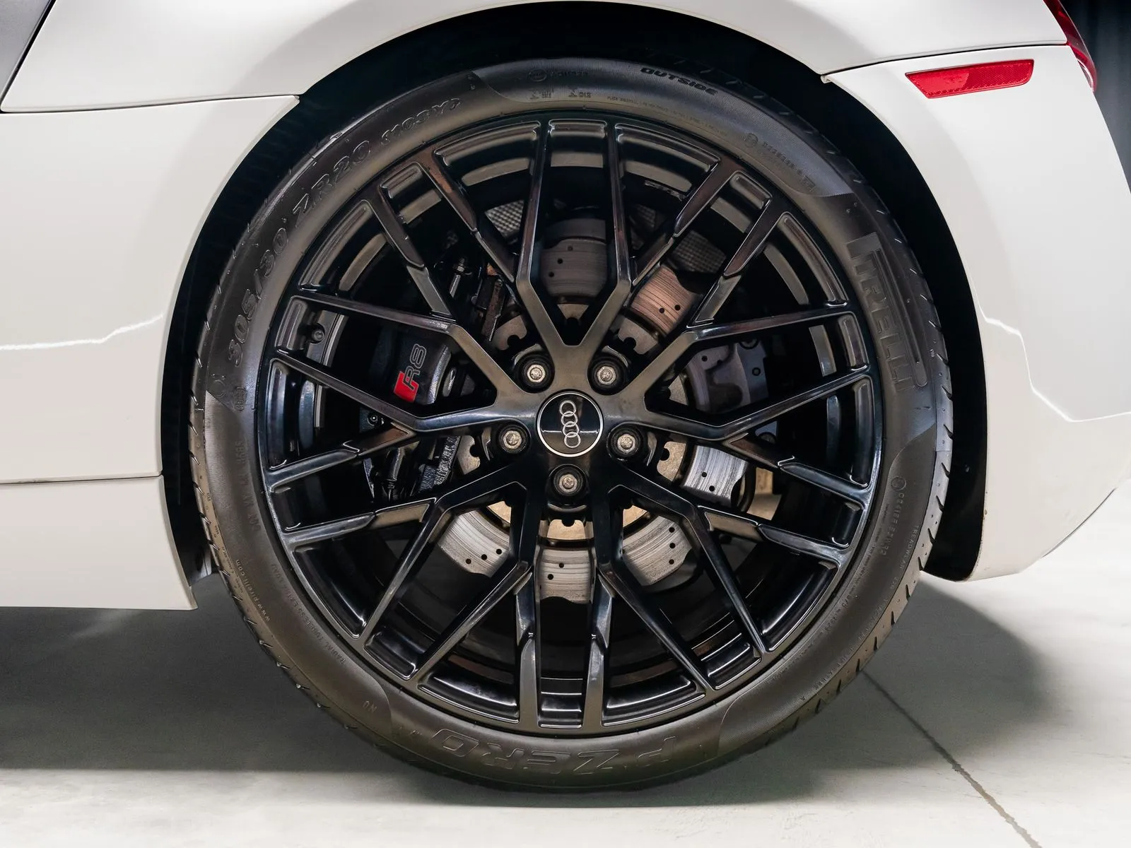 More photos of 2014 Audi R8 4.2 at HyperCars, IN