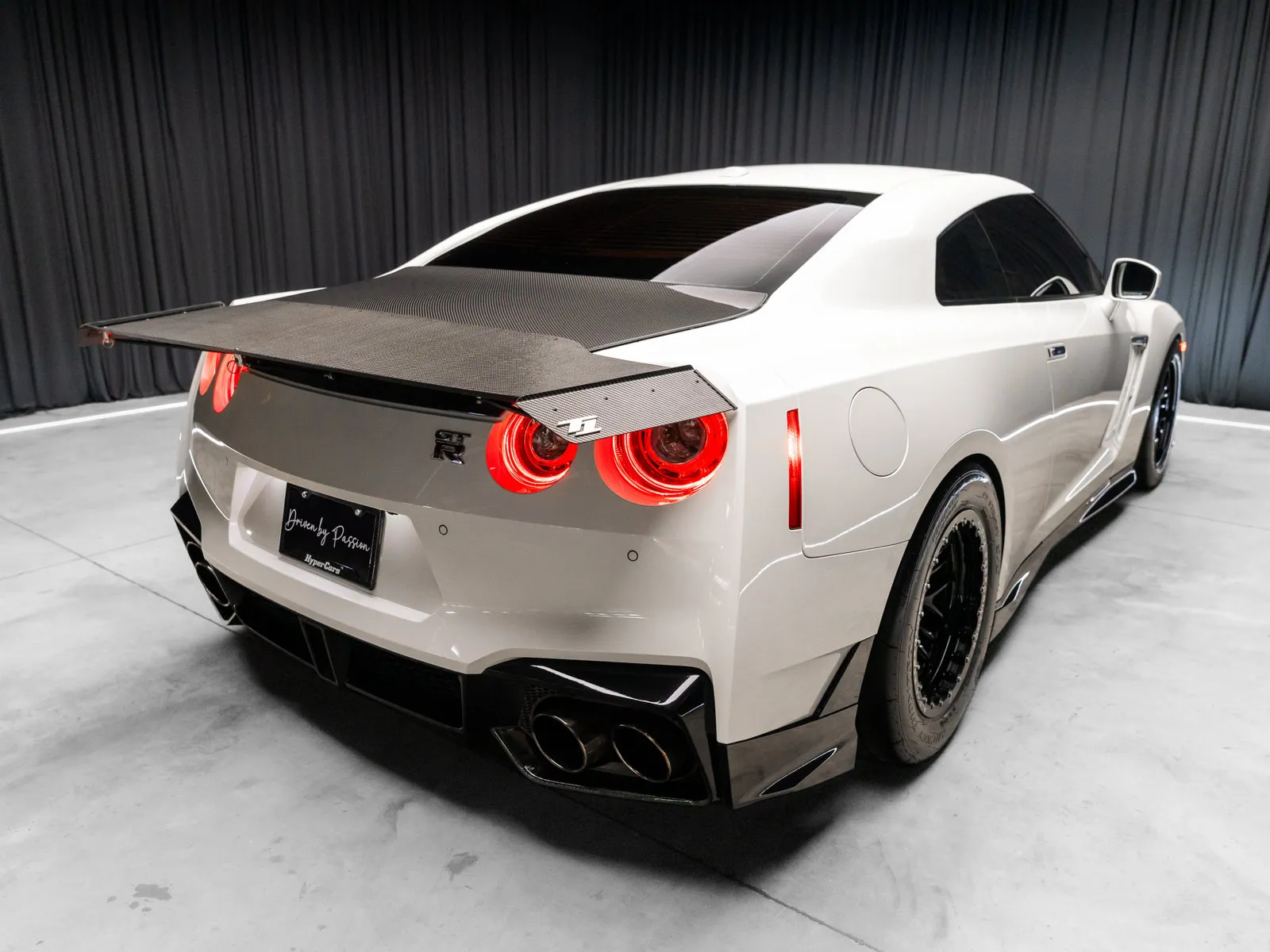 2024 Nissan GT-R Premium - Photo 19