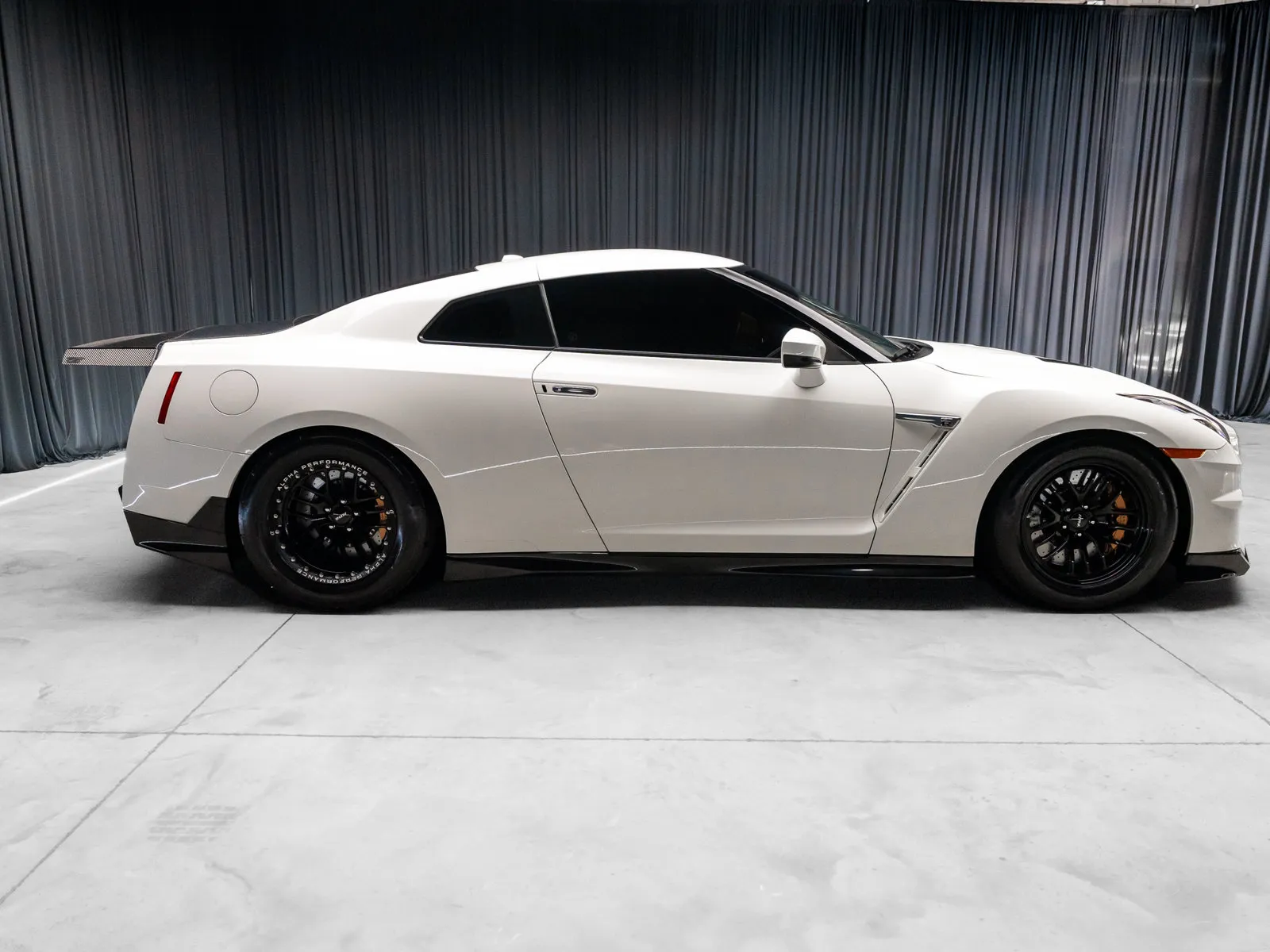 2024 Nissan GT-R Premium - Photo 20