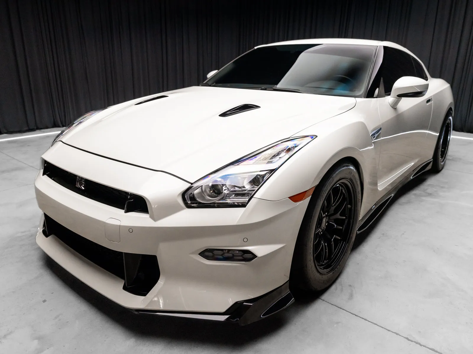 2024 Nissan GT-R Premium - Photo 15