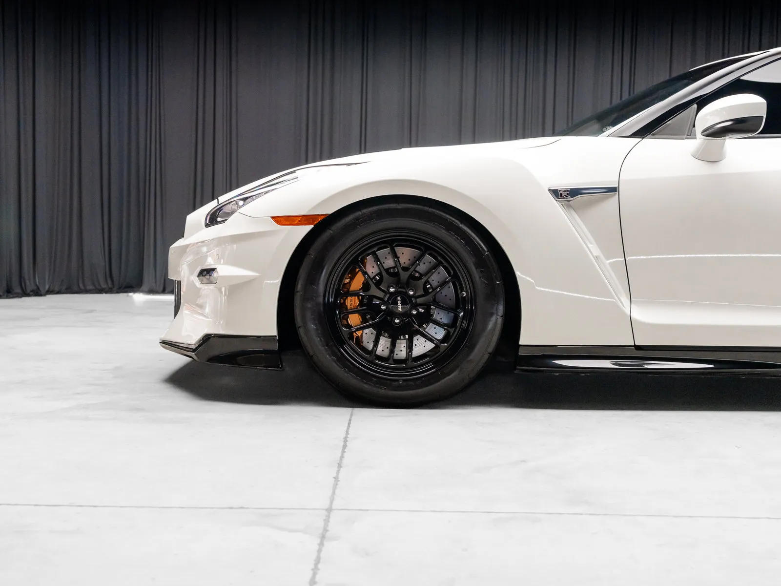 2024 Nissan GT-R Premium - Photo 29