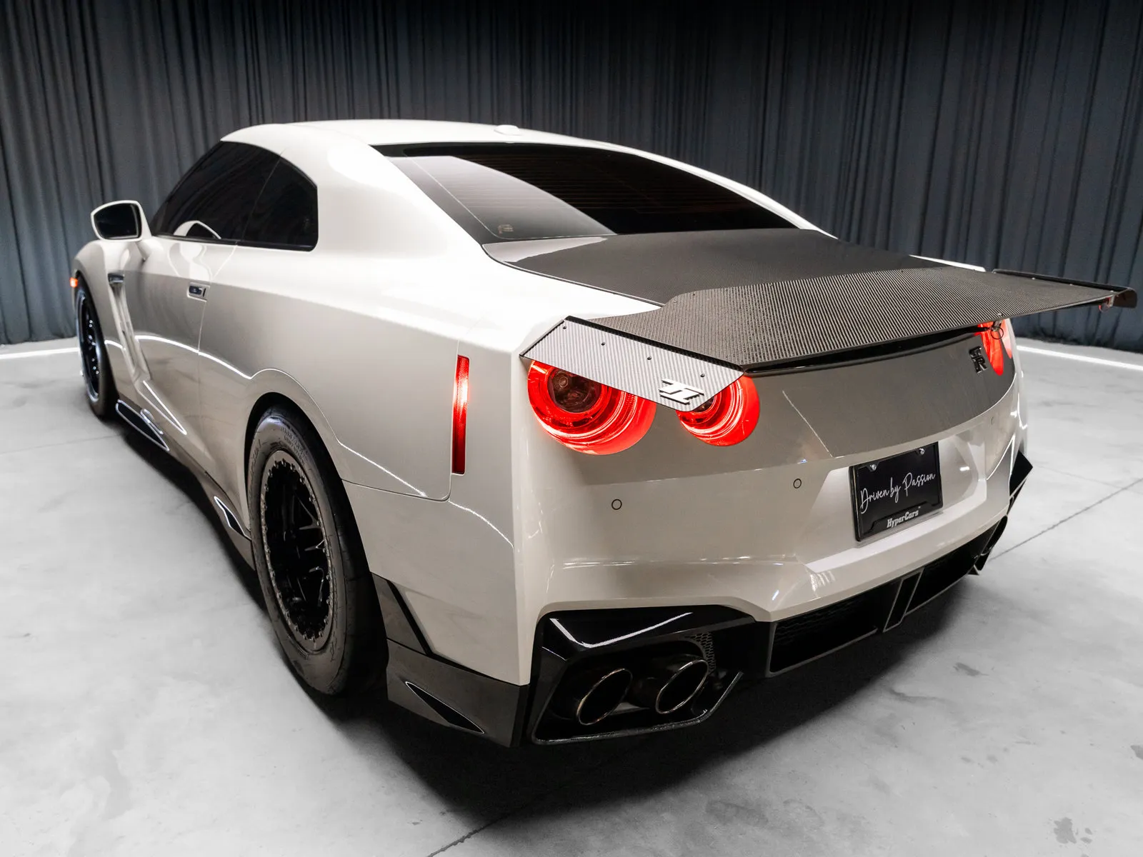 2024 Nissan GT-R Premium - Photo 17