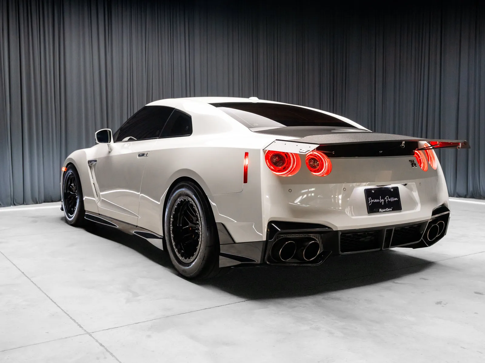 2024 Nissan GT-R Premium - Photo 8