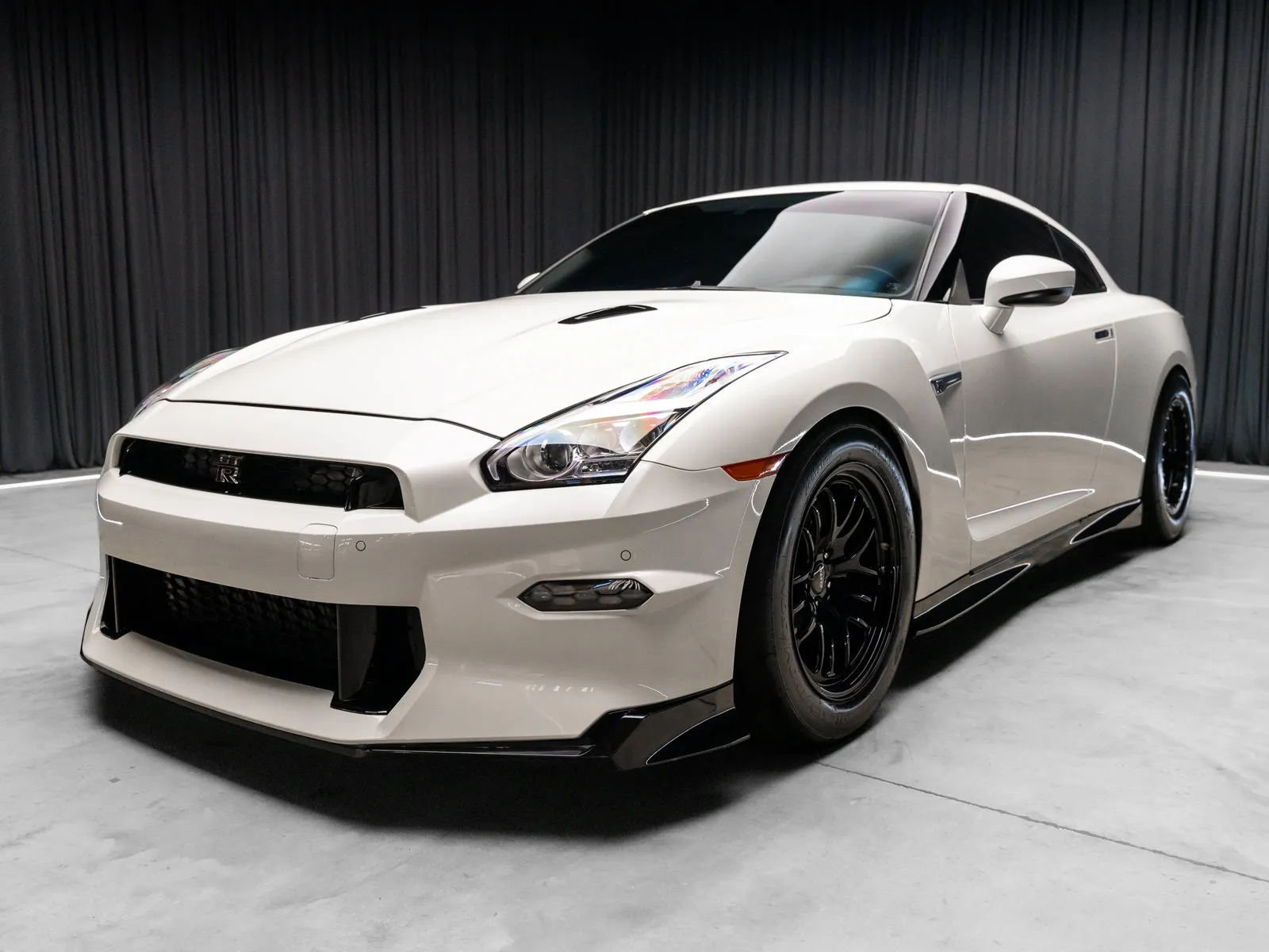 2024 Nissan GT-R Premium - Photo 28