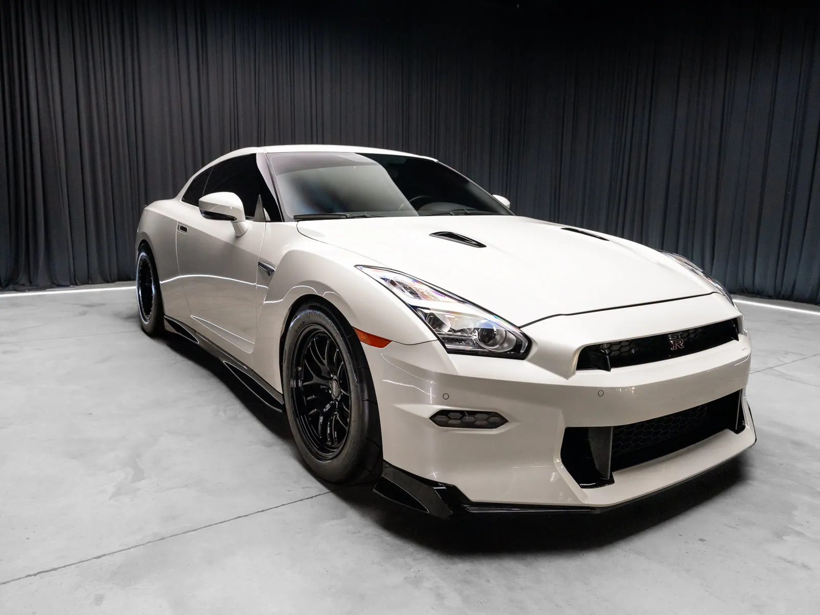 2024 Nissan GT-R Premium - Photo 13