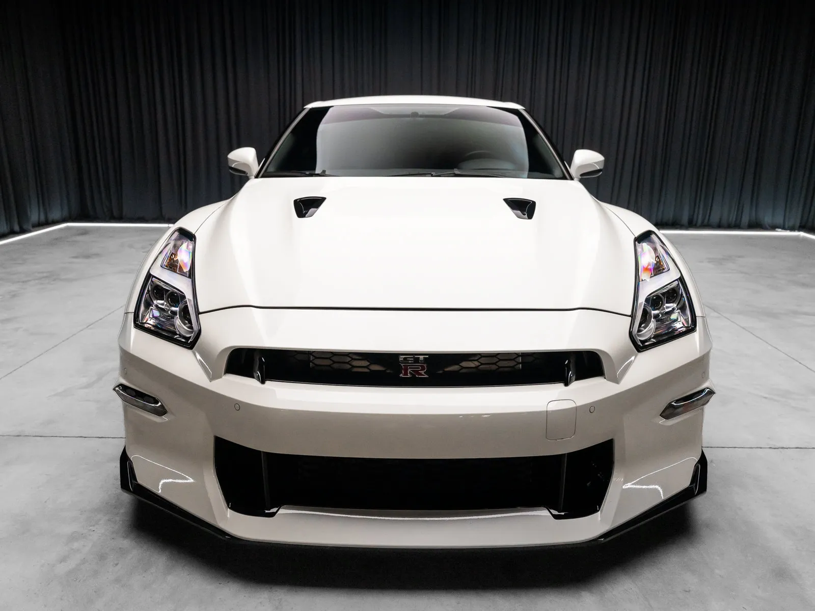 2024 Nissan GT-R Premium - Photo 14
