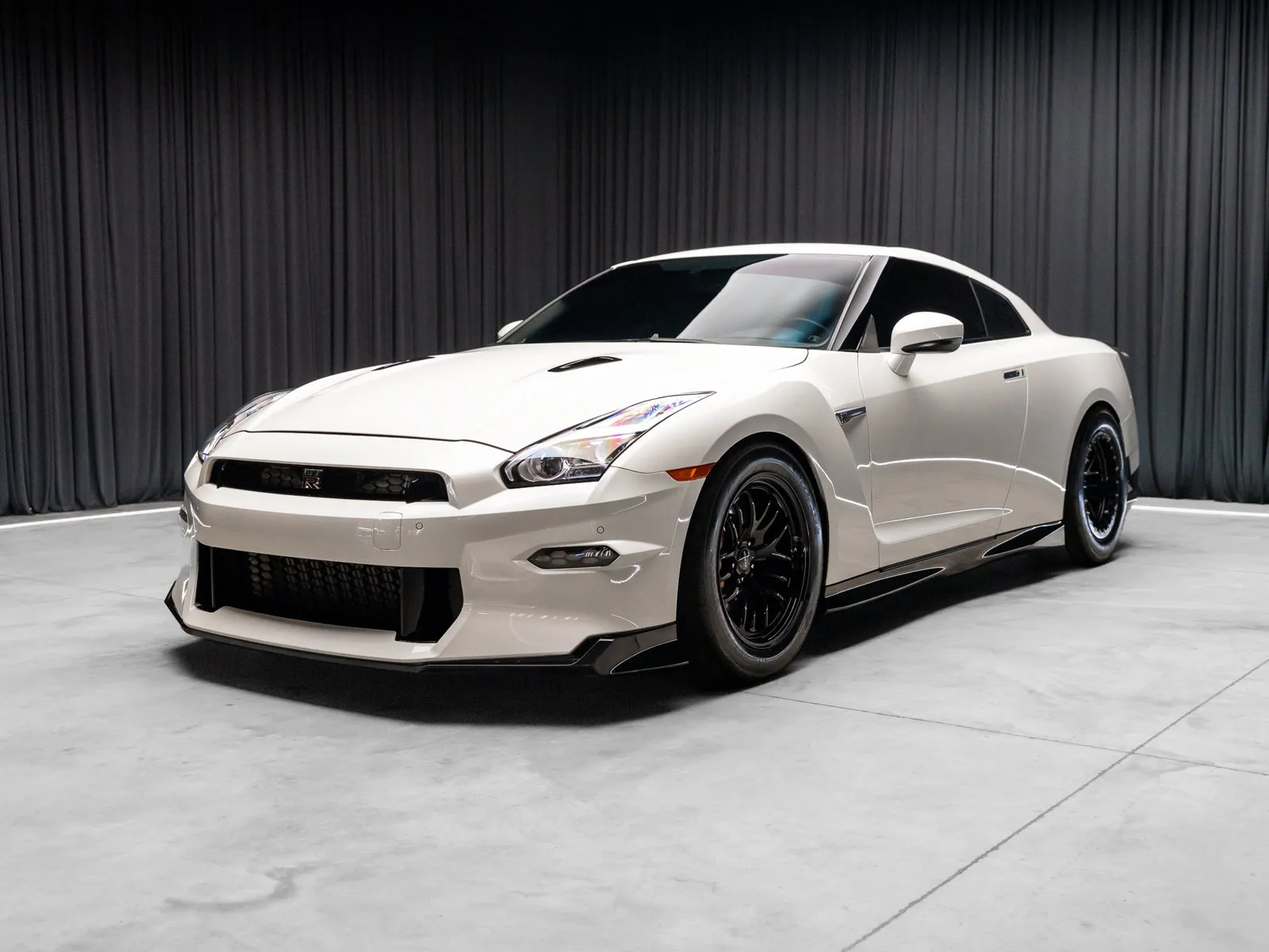 2024 Nissan GT-R Premium - Photo 27