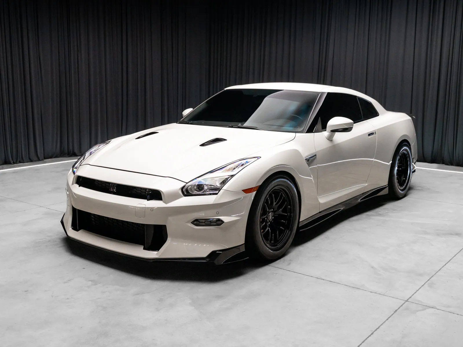 2024 Nissan GT-R Premium - Photo 26