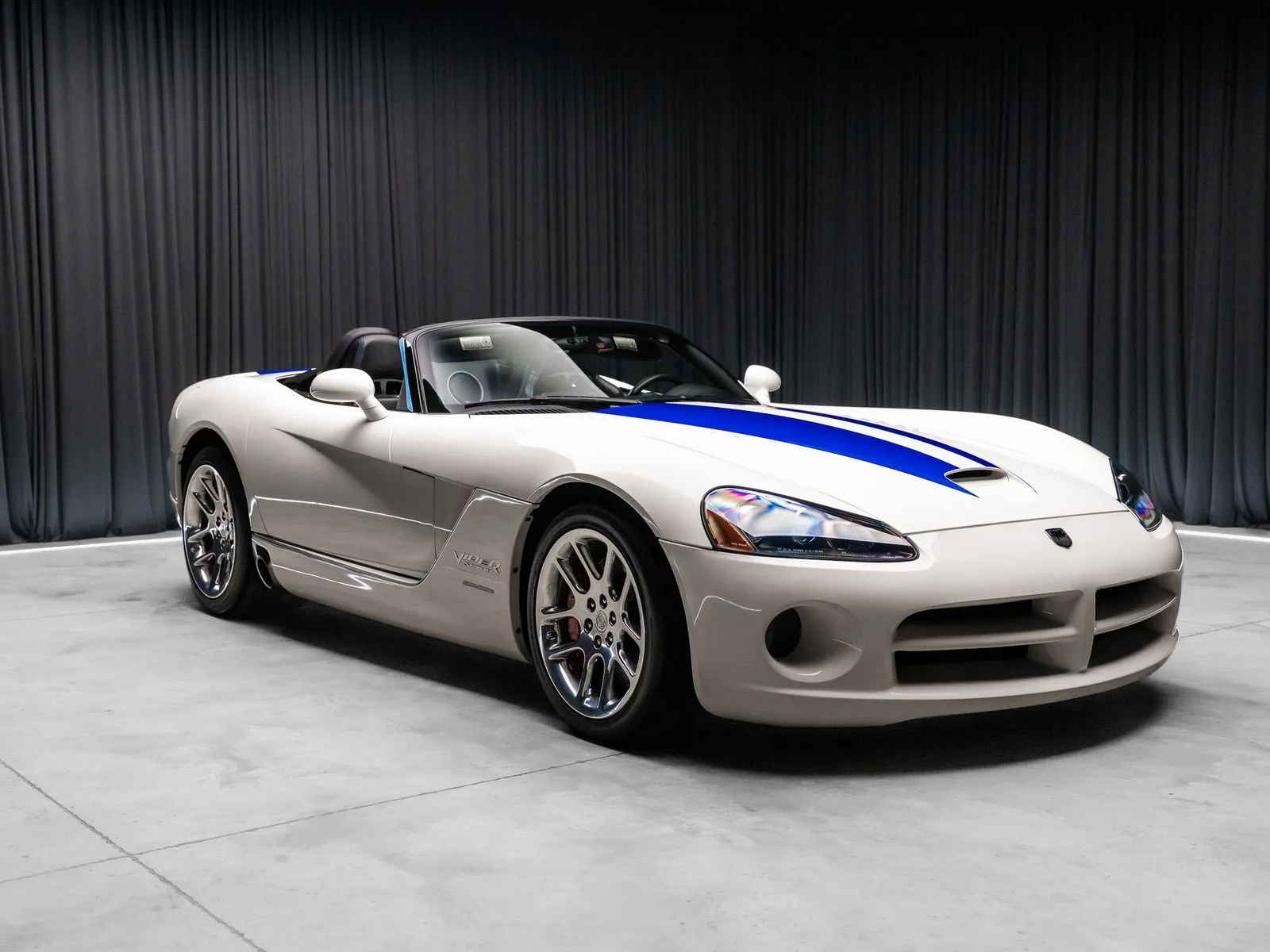 Photos of 2005 Dodge Viper SRT10 for sale in New Albany, IN at HyperCars