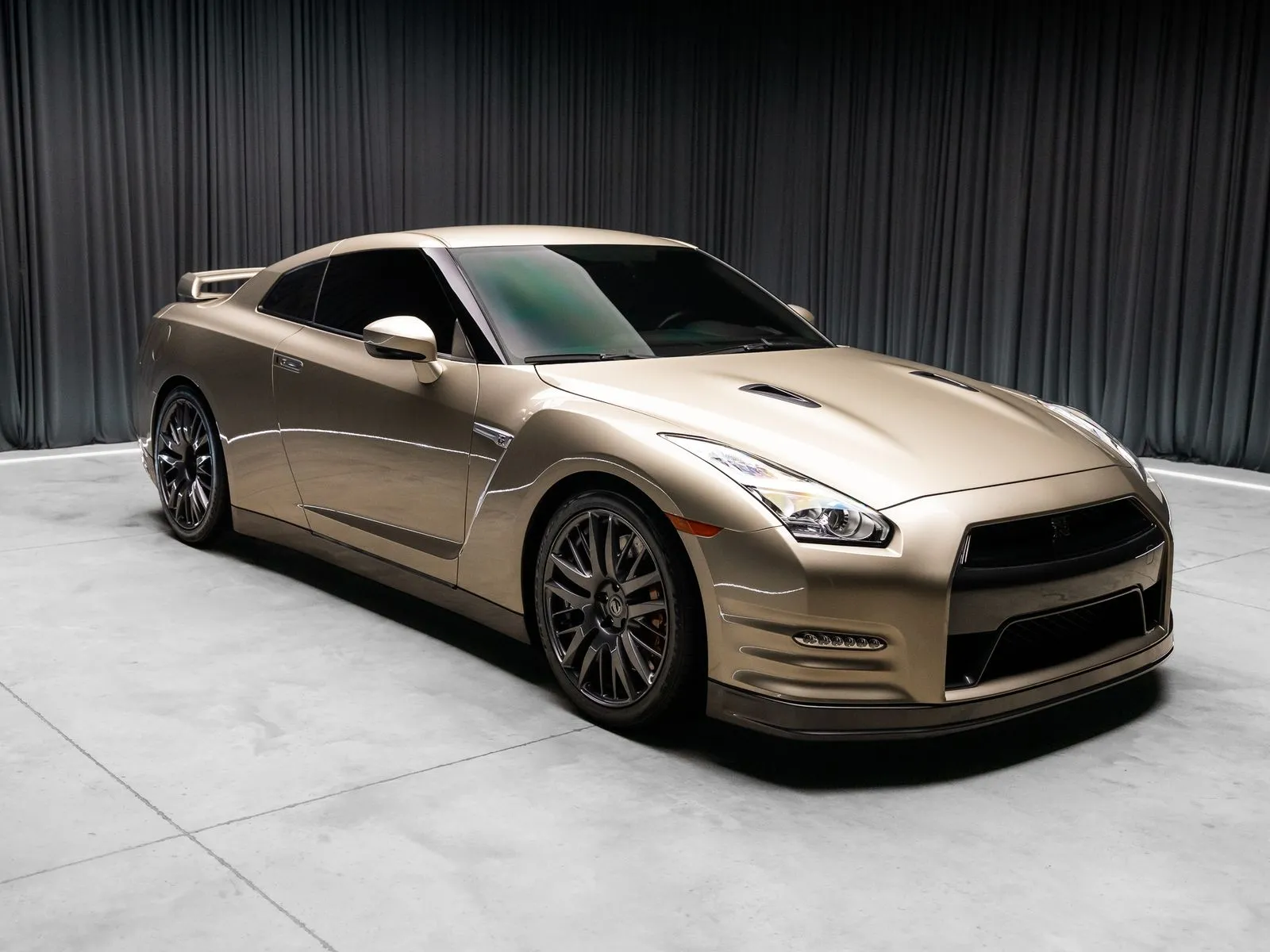 Photos of 2016 Nissan GT-R Premium for sale in New Albany, IN at HyperCars