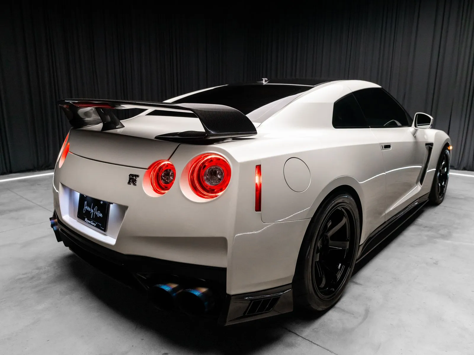 2015 Nissan GT-R Premium - Photo 14