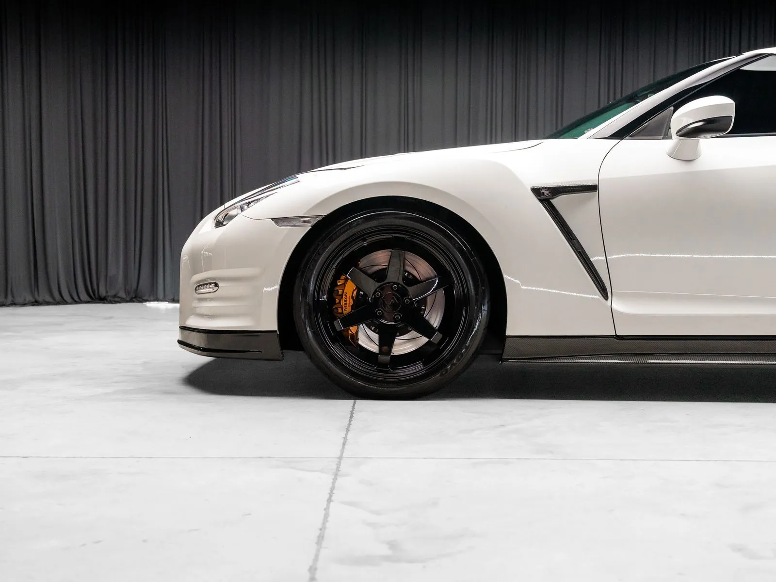 2015 Nissan GT-R Premium - Photo 24