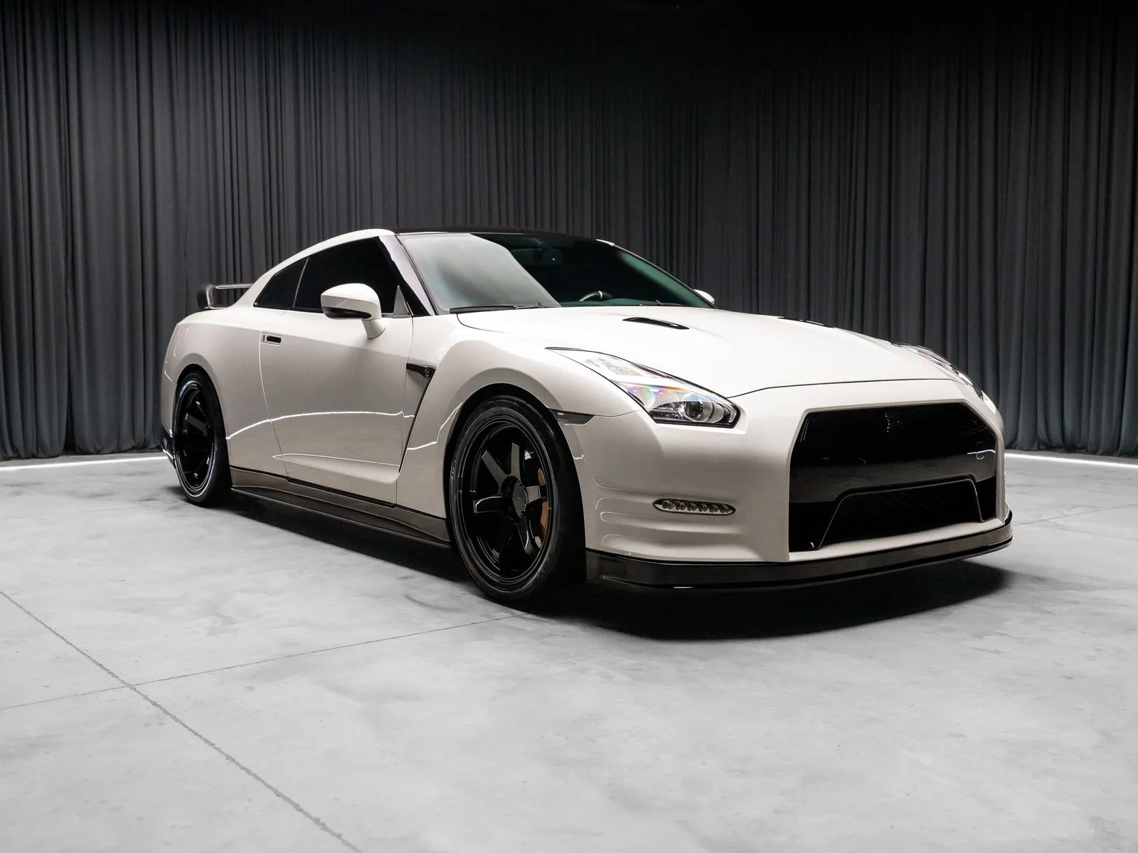 2015 Nissan GT-R Premium - Photo 16