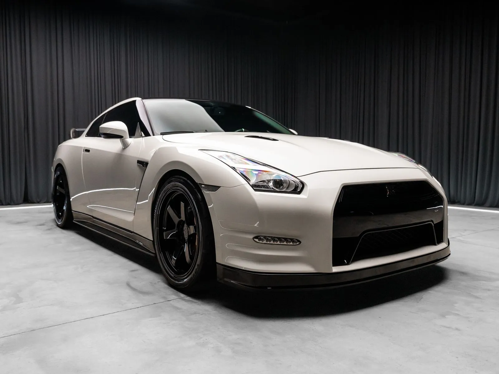 2015 Nissan GT-R Premium - Photo 17